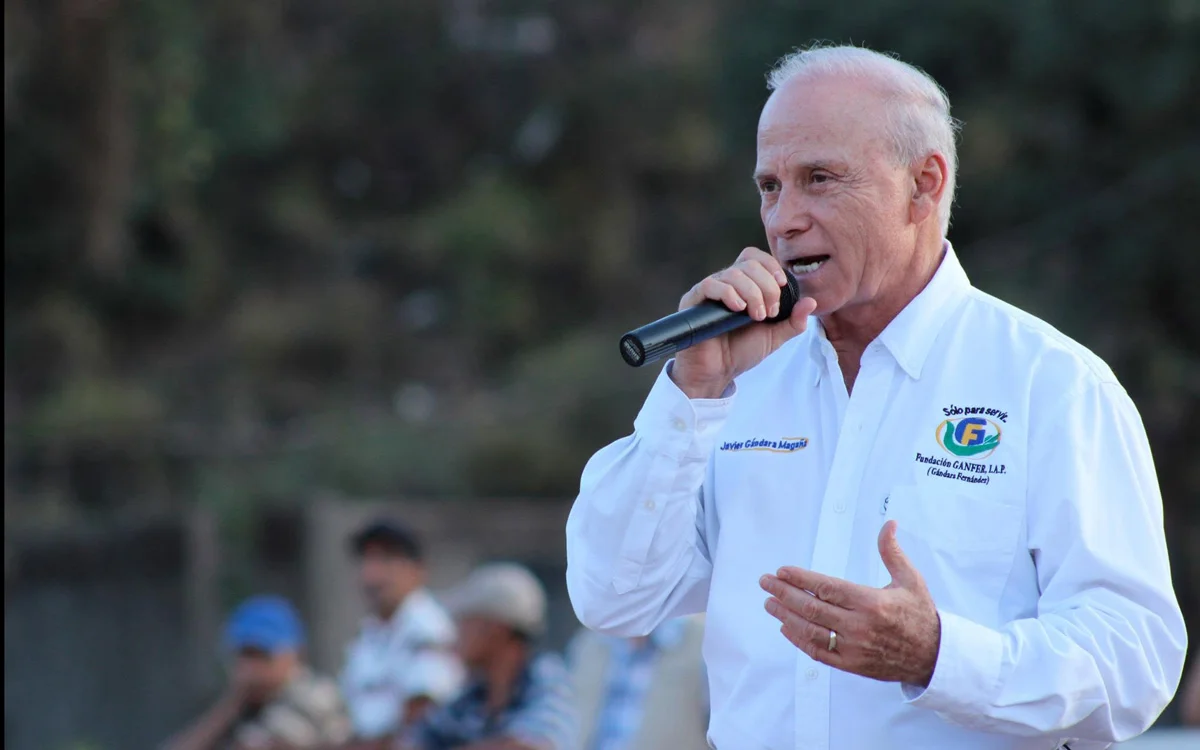 Javier Gándara Magaña, servicio público